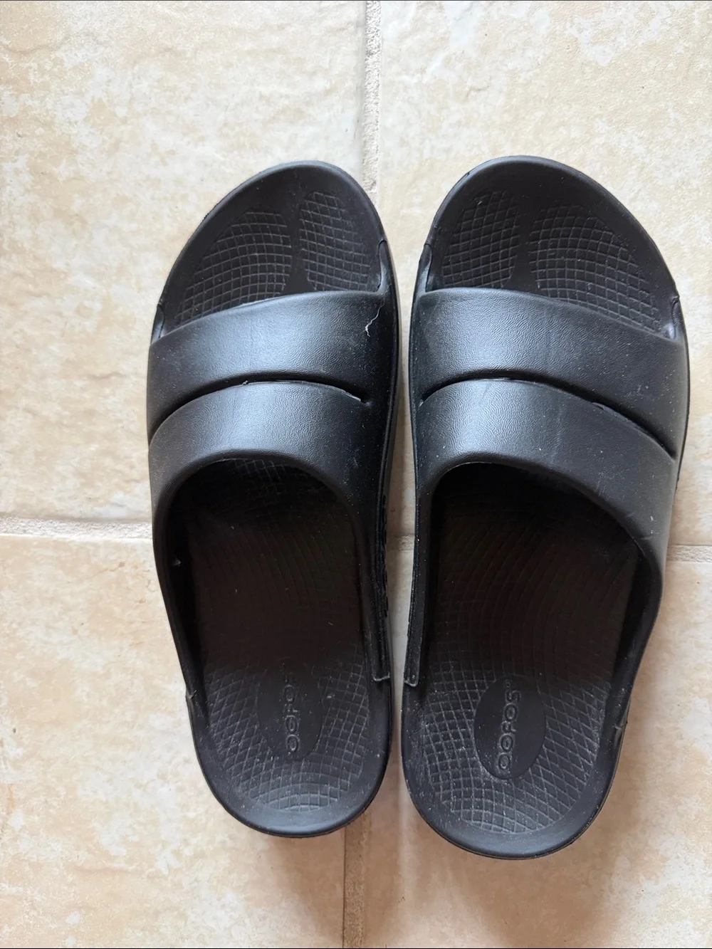 OOFOS Black Recovery Slide Sandals